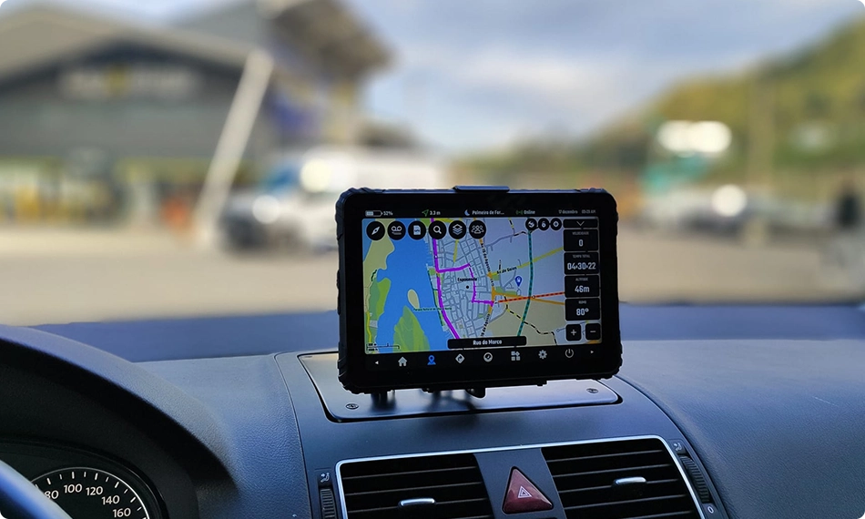 ELD tablet docking and continuous vehicle power connection