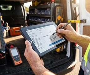 Field Service Tablet vs Laptop: Which Is Better for Your Workforce?
