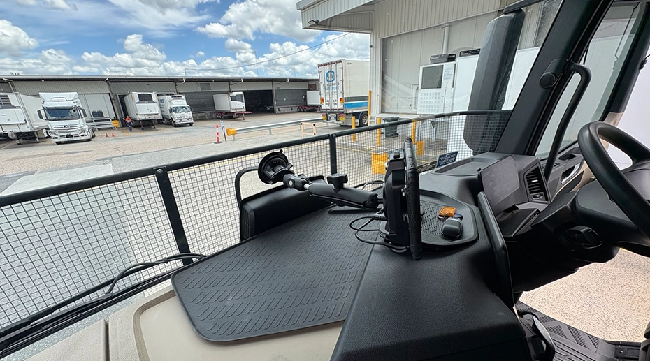 system architecture showing MDT tablet connecting sensors and fleet management platform system architecture showing MDT tablet connecting sensors and fleet management platform