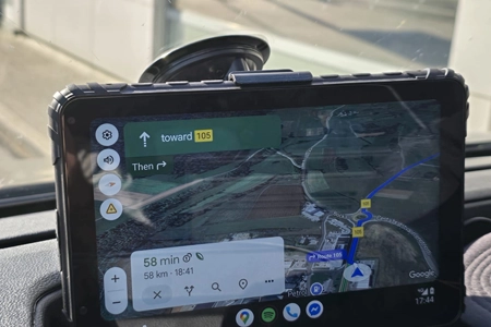 How to Choose an 8-Inch Rugged Tablet — Display, Power, Docking, GNSS | TOPICON